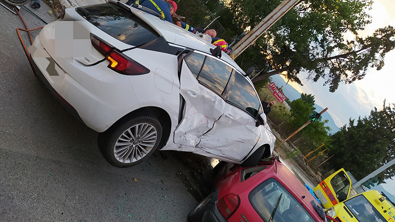 Θεσσαλονίκη: Σοβαρό τροχαίο, με δύο τραυματίες, έξω από την αεροπορική βάση Μίκρας